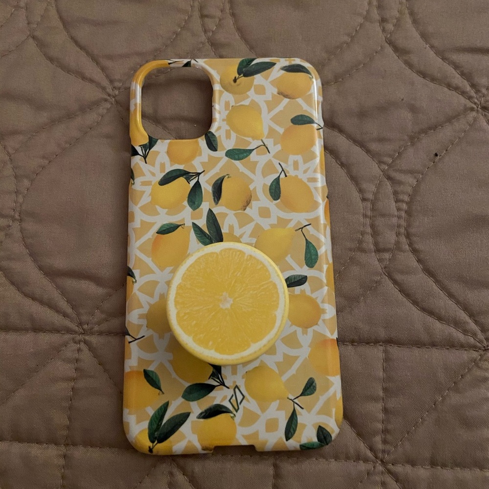 Lemon phone case with pop socket!